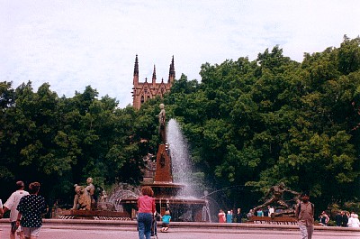 sydneybrunnen.jpg